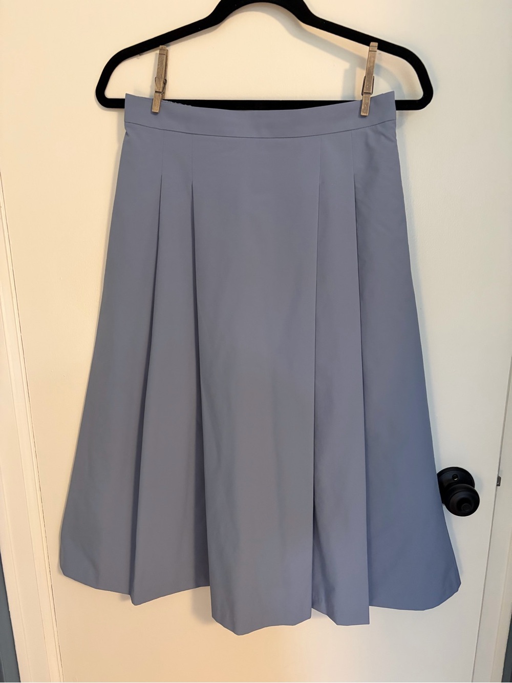 LIKE NEW Uniqlo Light Blue Midi Skirt Size M